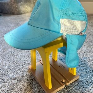 SwimZip UPF50+ Sun Protection Cap in Blue and White